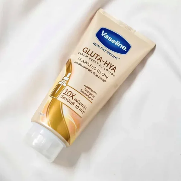 Vaseline Gluta-Hya Flawless Bright 330ml Gold